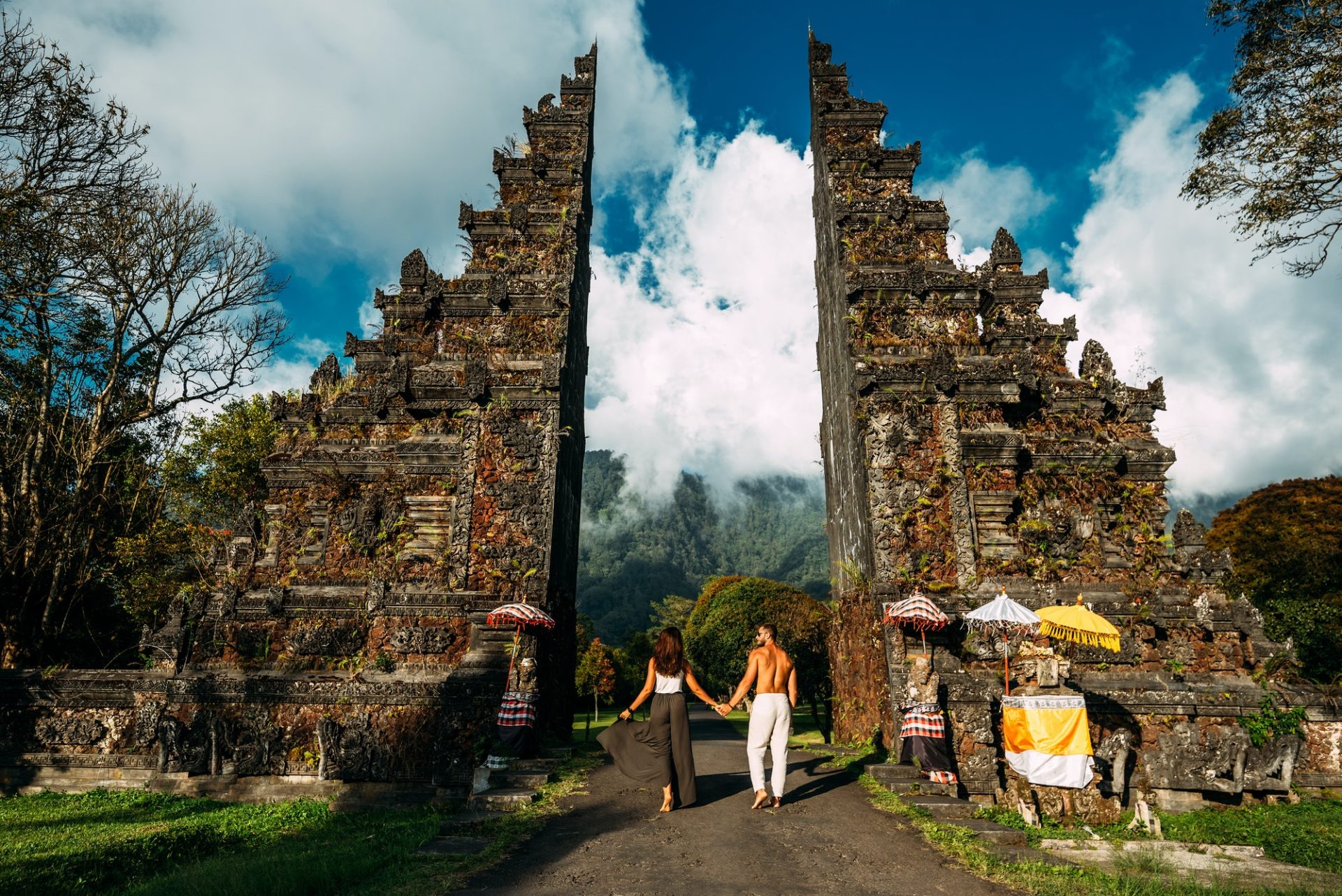 beautiful-couple-at-the-bali-temple-man-and-woman-traveling-in-indonesia-couple-at-the-bali-gate-e1640840056198